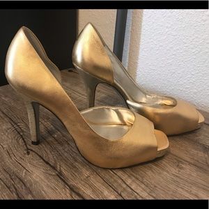Jessica Simpson Gold Metallic Peep Toe Heels